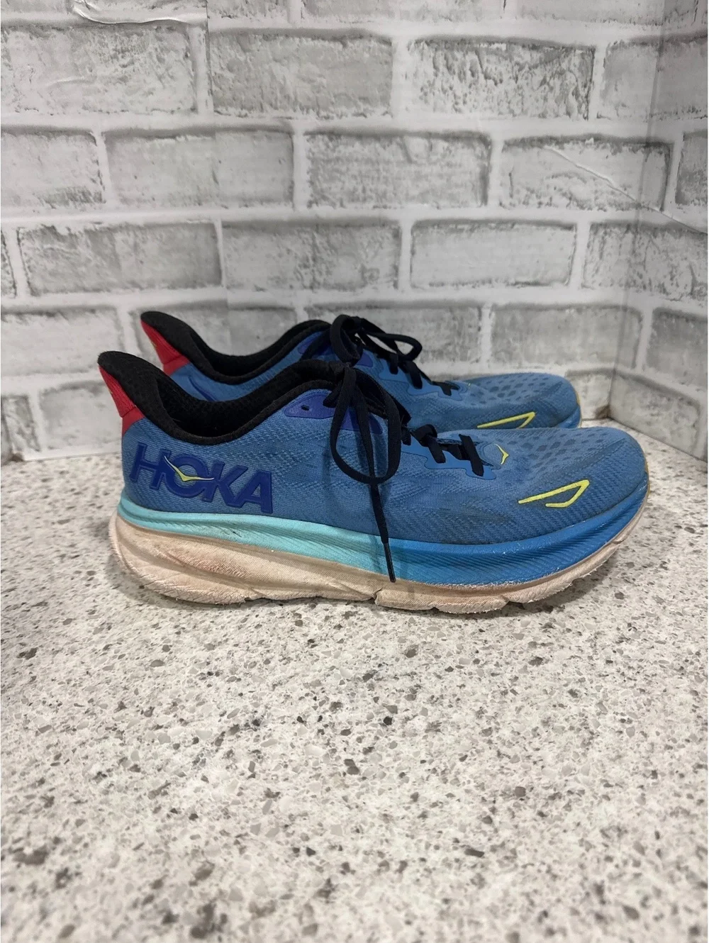 Hoka Clifton 9 Men's Blue Running Shoes with Yellow Accents, Size 10.5 D
